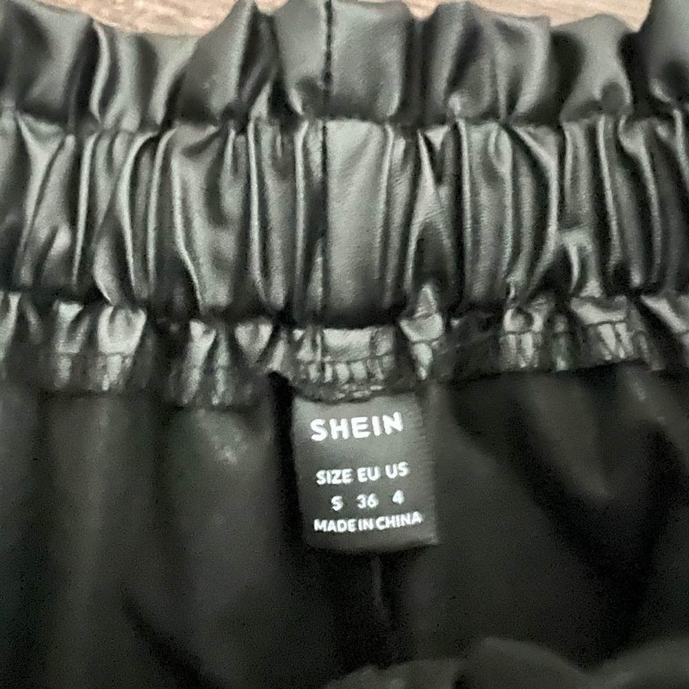 Shein paperbag faux leather shorts - Picture 2 of 3